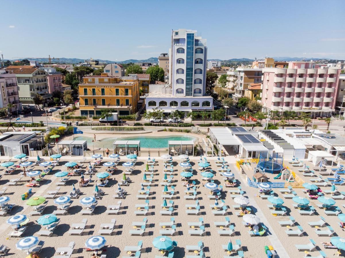Hotel Alexandra - Beach Front - Healthy Xxl Breakfast & Brunch Until 12 30 - Parking Included Misano Adriatico Eksteriør bilde