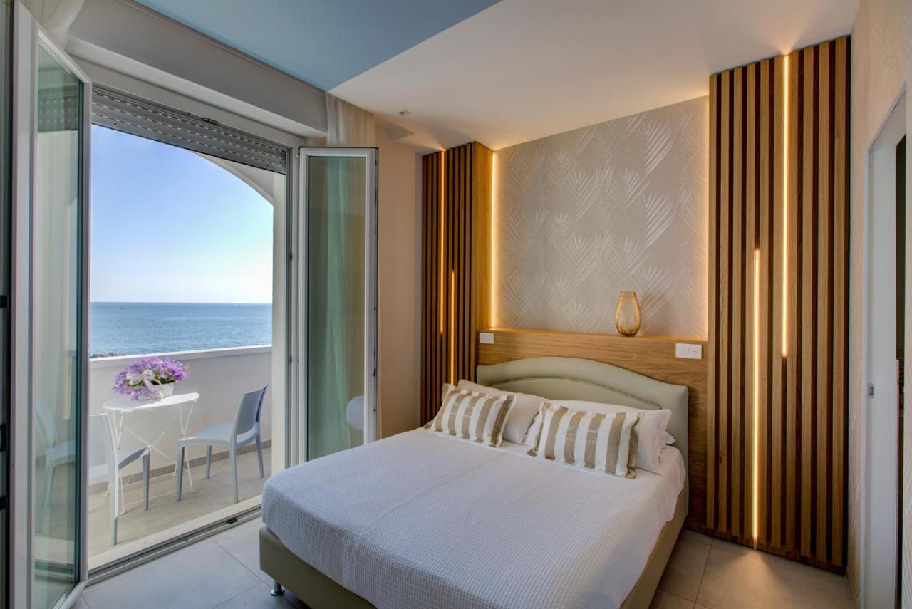 Hotel Alexandra - Beach Front - Healthy Xxl Breakfast & Brunch Until 12 30 - Parking Included Misano Adriatico Eksteriør bilde