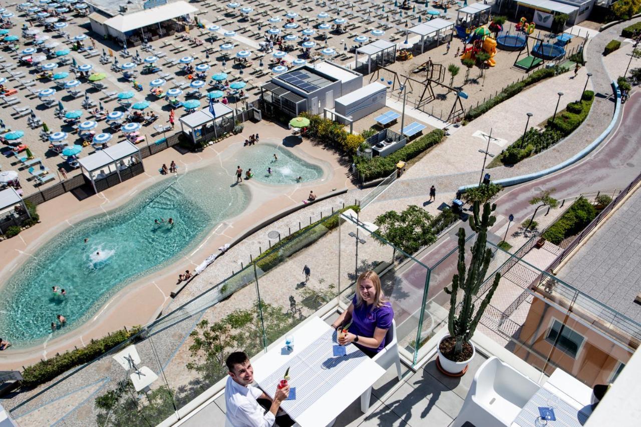 Hotel Alexandra - Beach Front - Healthy Xxl Breakfast & Brunch Until 12 30 - Parking Included Misano Adriatico Eksteriør bilde
