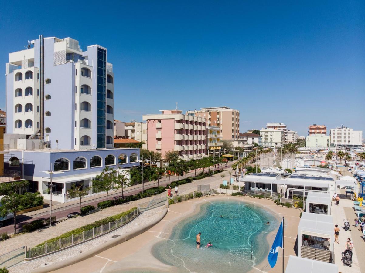 Hotel Alexandra - Beach Front - Healthy Xxl Breakfast & Brunch Until 12 30 - Parking Included Misano Adriatico Eksteriør bilde