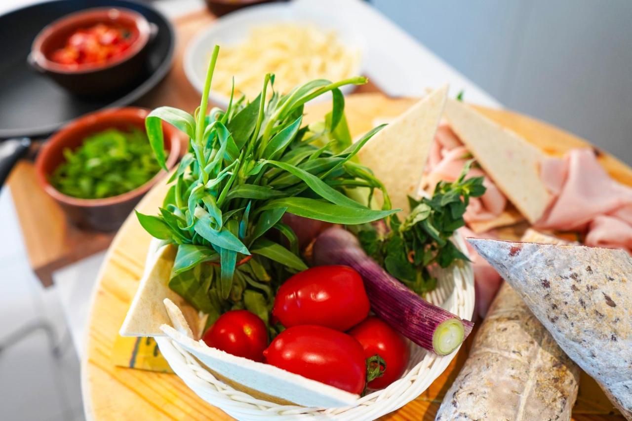 Hotel Alexandra - Beach Front - Healthy Xxl Breakfast & Brunch Until 12 30 - Parking Included Misano Adriatico Eksteriør bilde