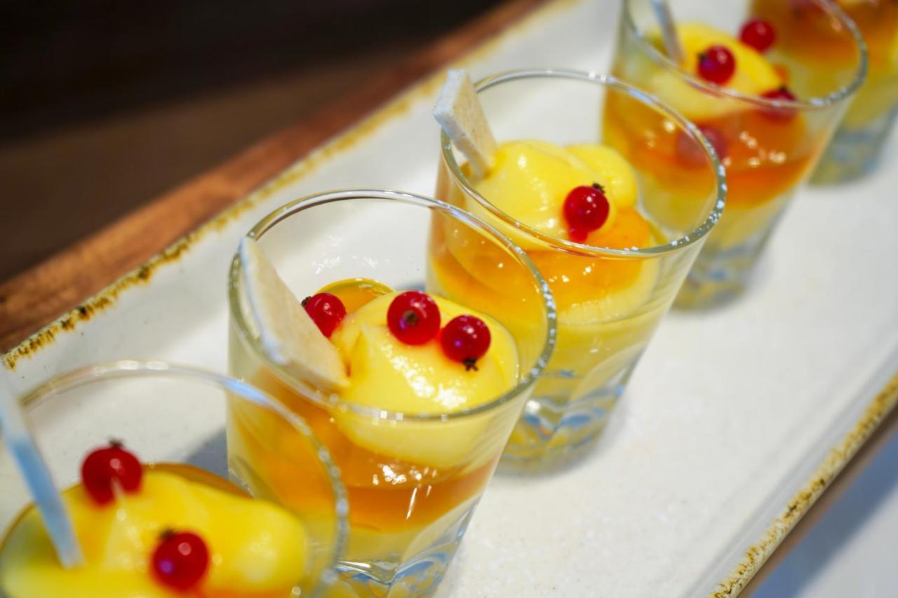 Hotel Alexandra - Beach Front - Healthy Xxl Breakfast & Brunch Until 12 30 - Parking Included Misano Adriatico Eksteriør bilde