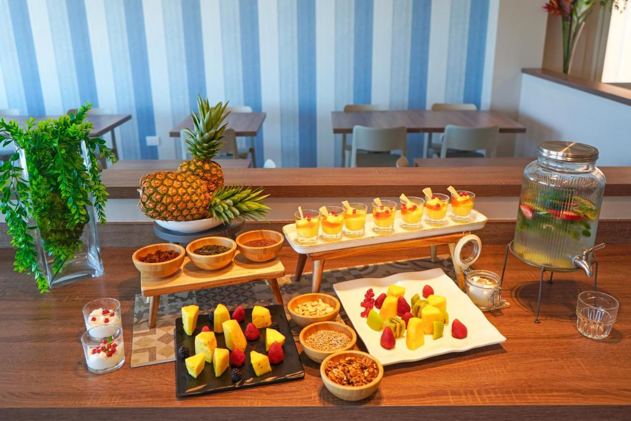 Hotel Alexandra - Beach Front - Healthy Xxl Breakfast & Brunch Until 12 30 - Parking Included Misano Adriatico Eksteriør bilde
