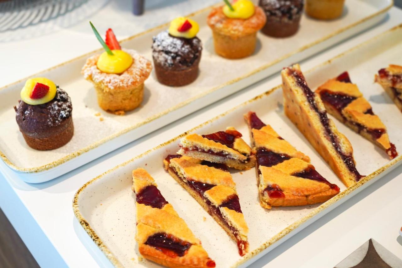 Hotel Alexandra - Beach Front - Healthy Xxl Breakfast & Brunch Until 12 30 - Parking Included Misano Adriatico Eksteriør bilde