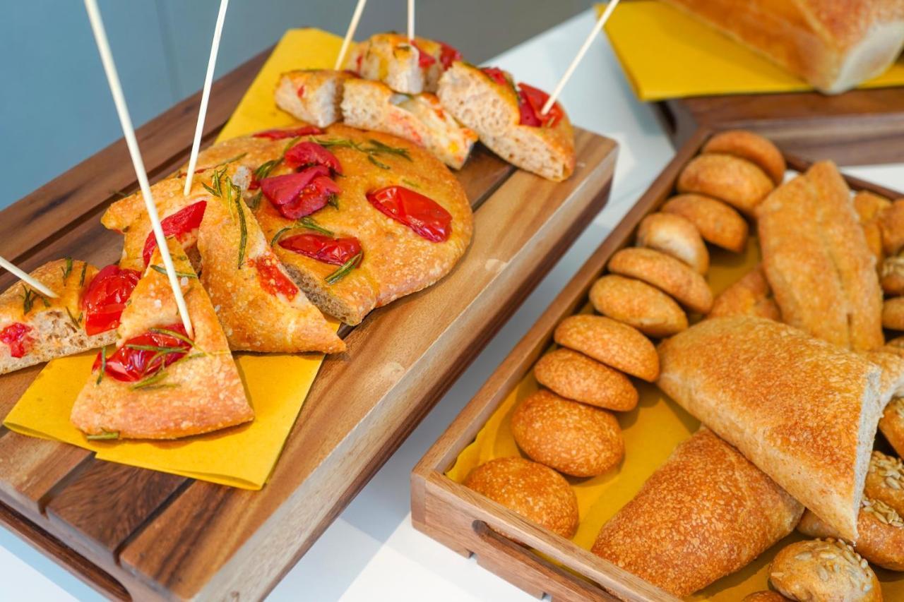 Hotel Alexandra - Beach Front - Healthy Xxl Breakfast & Brunch Until 12 30 - Parking Included Misano Adriatico Eksteriør bilde