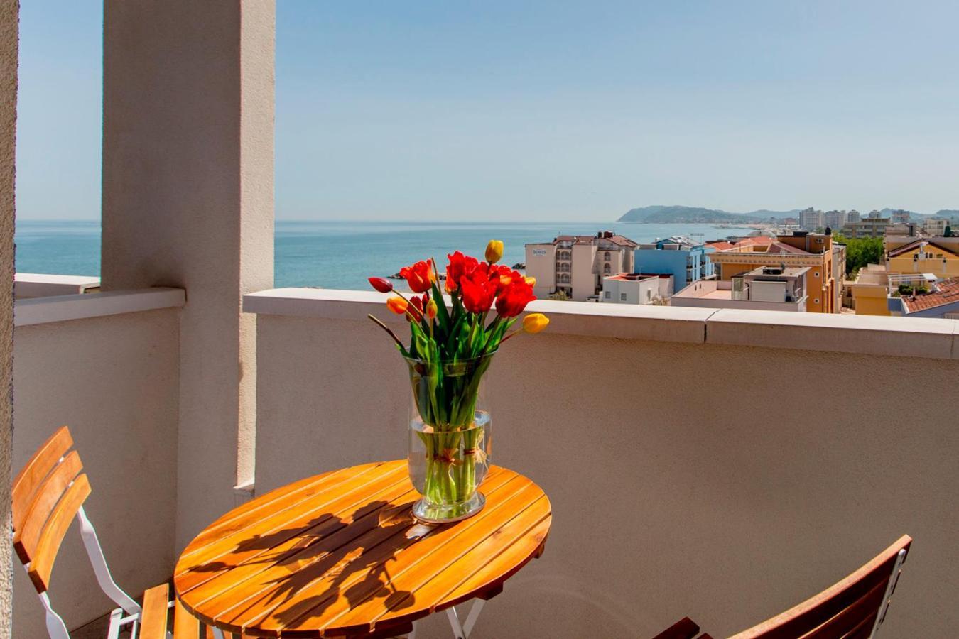 Hotel Alexandra - Beach Front - Healthy Xxl Breakfast & Brunch Until 12 30 - Parking Included Misano Adriatico Eksteriør bilde