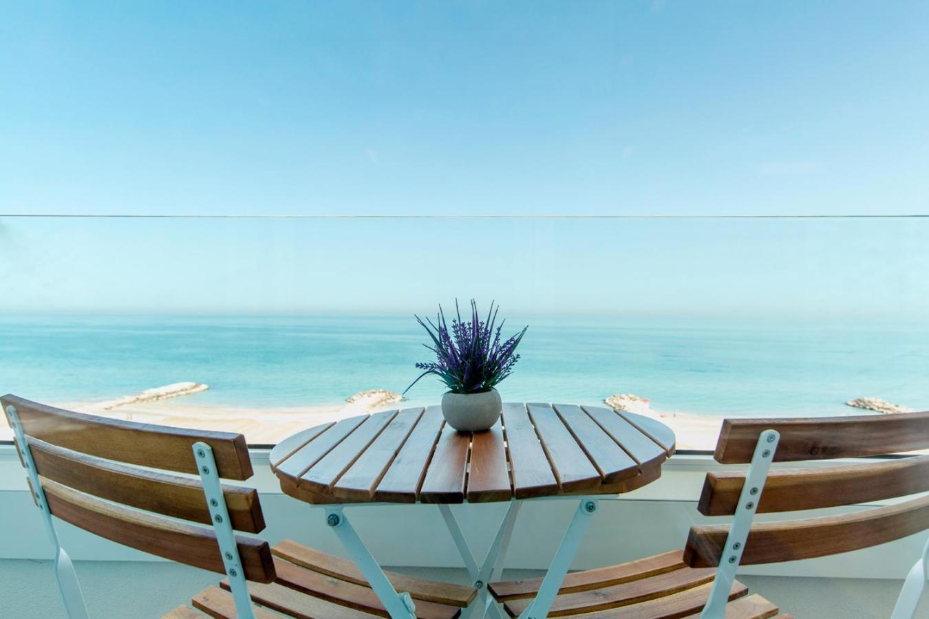 Hotel Alexandra - Beach Front - Healthy Xxl Breakfast & Brunch Until 12 30 - Parking Included Misano Adriatico Eksteriør bilde
